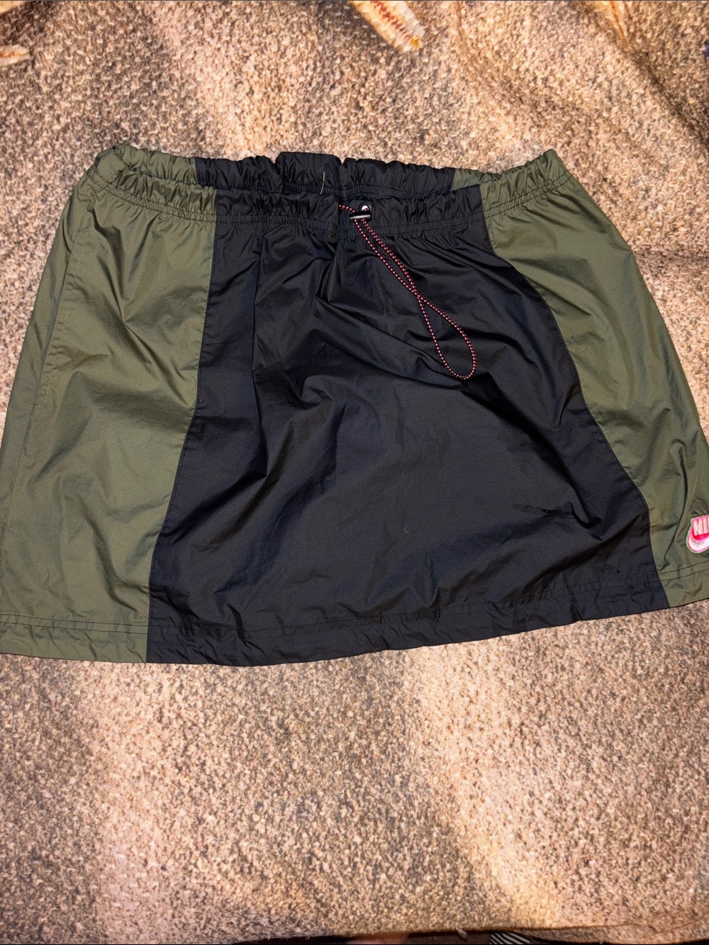 Nike Two-Tone Black and Olive Green Mini Skirt XL EUC